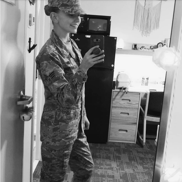 Meet your Posher, Amanda - Picture 5 of 15